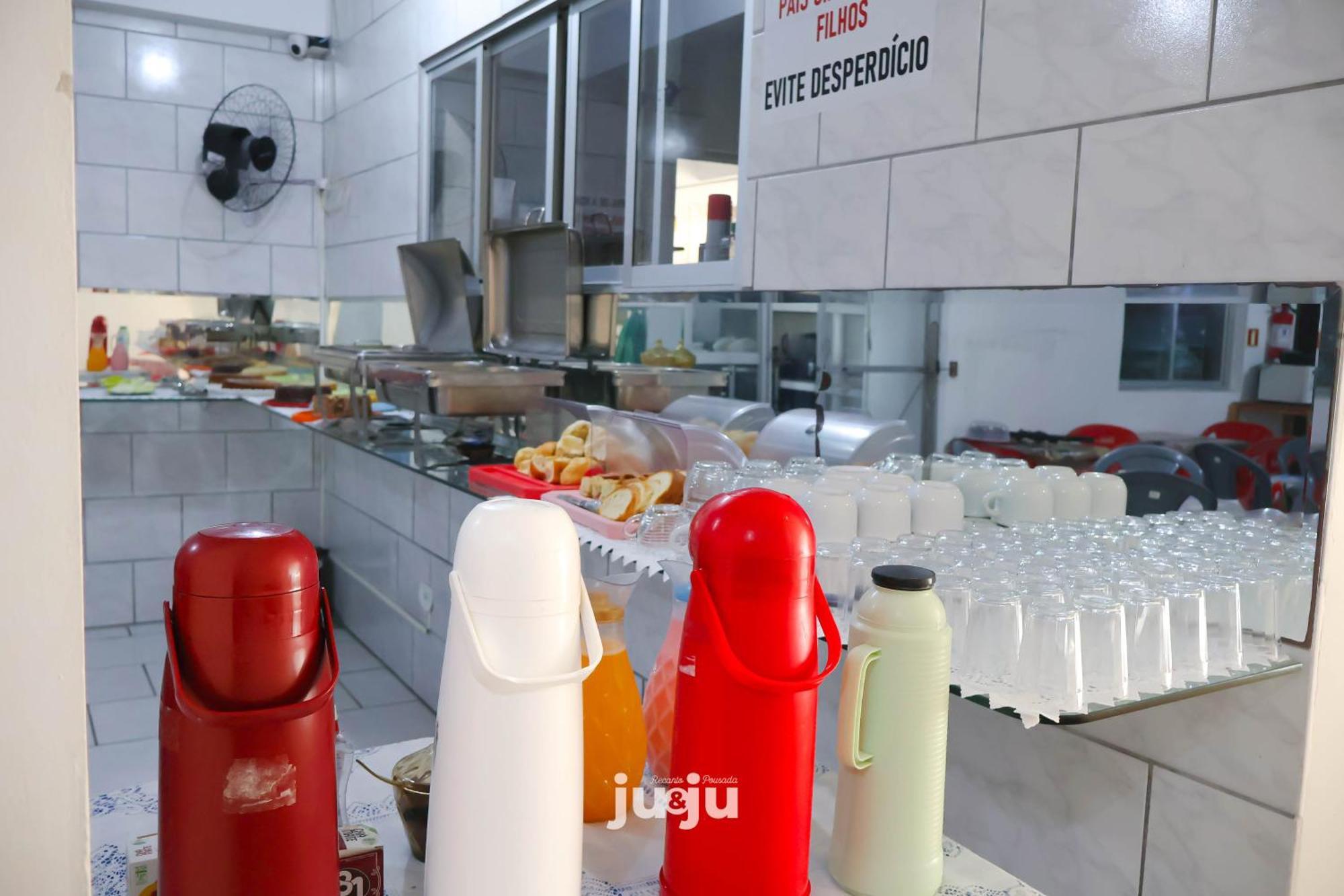 Pousada Ju&Ju A 400 Mts Da Praia Pontal do Parana Ngoại thất bức ảnh